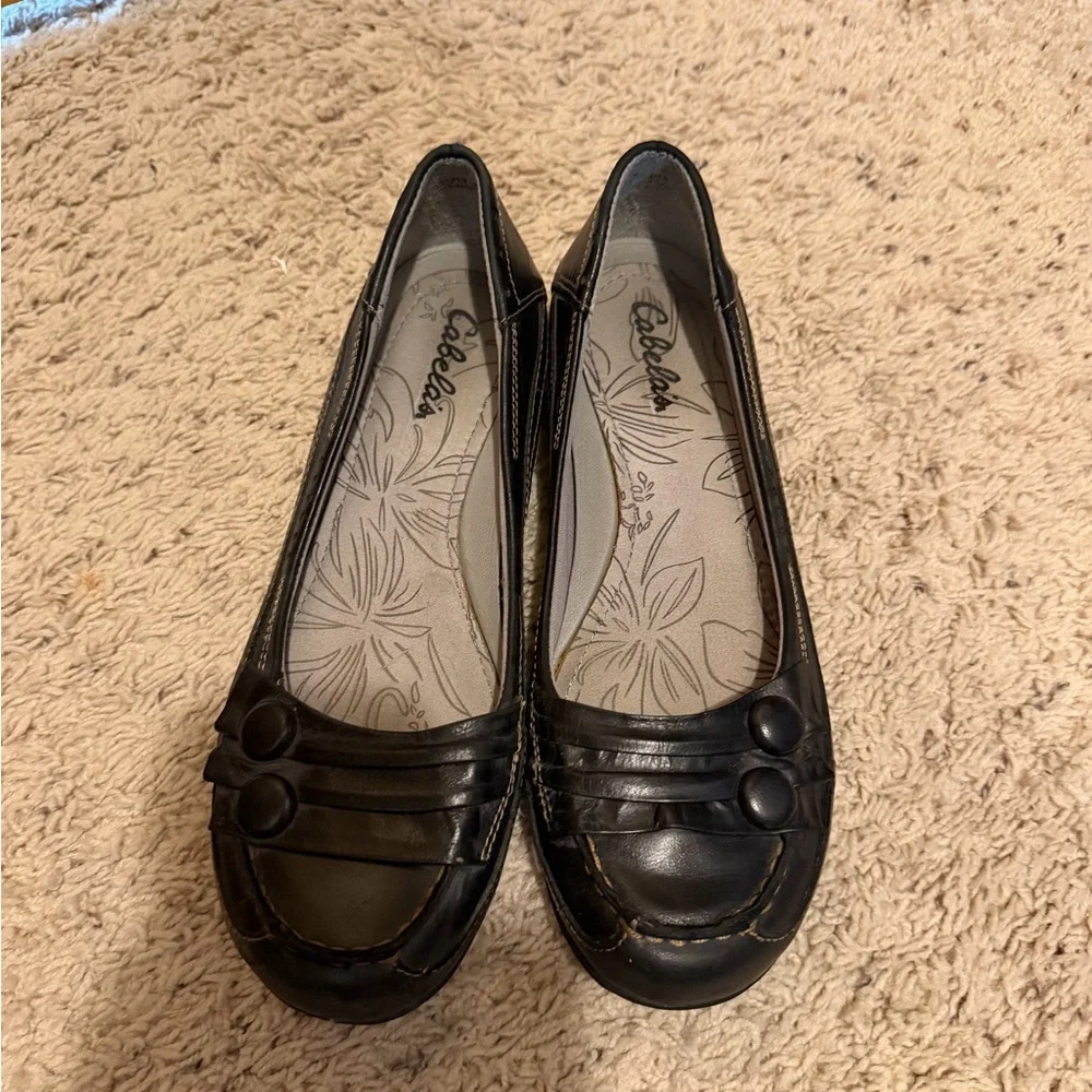 Cabela's Black Women's Slip-On Loafer Flats with Button Accent - Picture 2 of 4